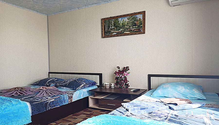 3х местный номер с санузлом в гостевом доме "Наталья" в станице Должанской