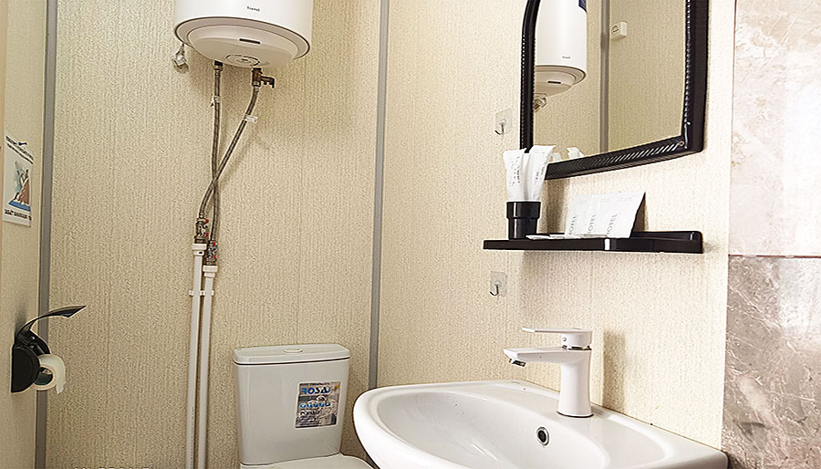 3х местный номер с санузлом в гостевом доме "Наталья" в станице Должанской