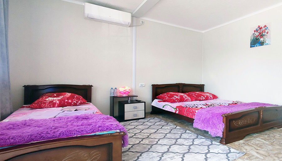 Домик 3-х местный в гостевом доме "Наталья" в станице Должанской